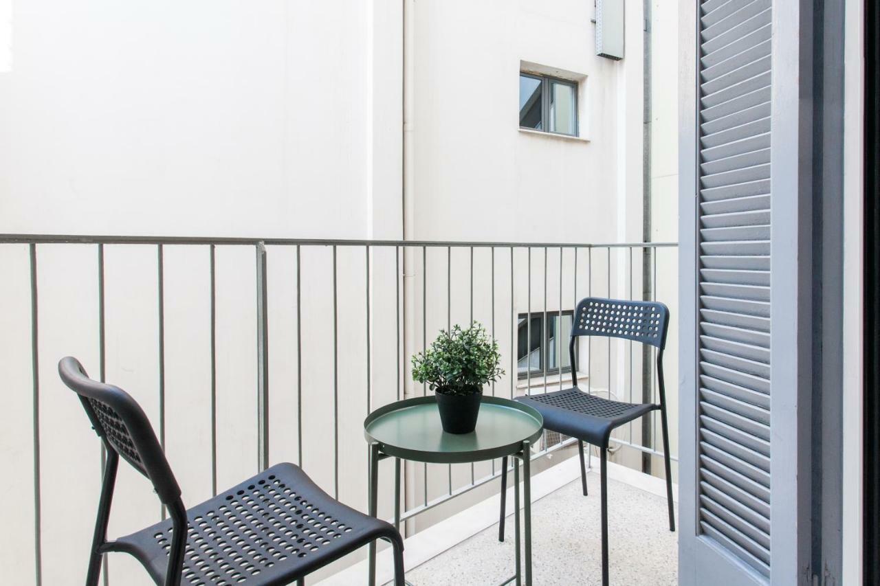 Modern Antique Private Rooms With Shared Bathroom Near To Acropolis Museum And Metro Station Atenas Exterior foto