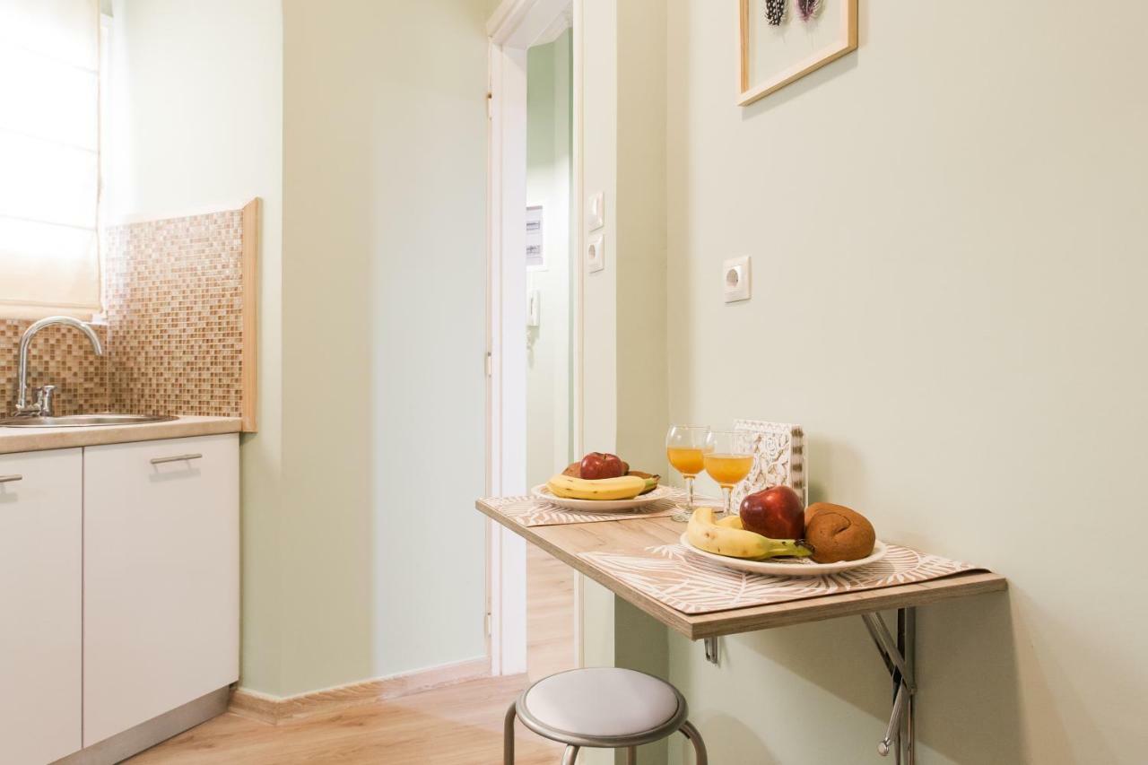Modern Antique Private Rooms With Shared Bathroom Near To Acropolis Museum And Metro Station Atenas Exterior foto