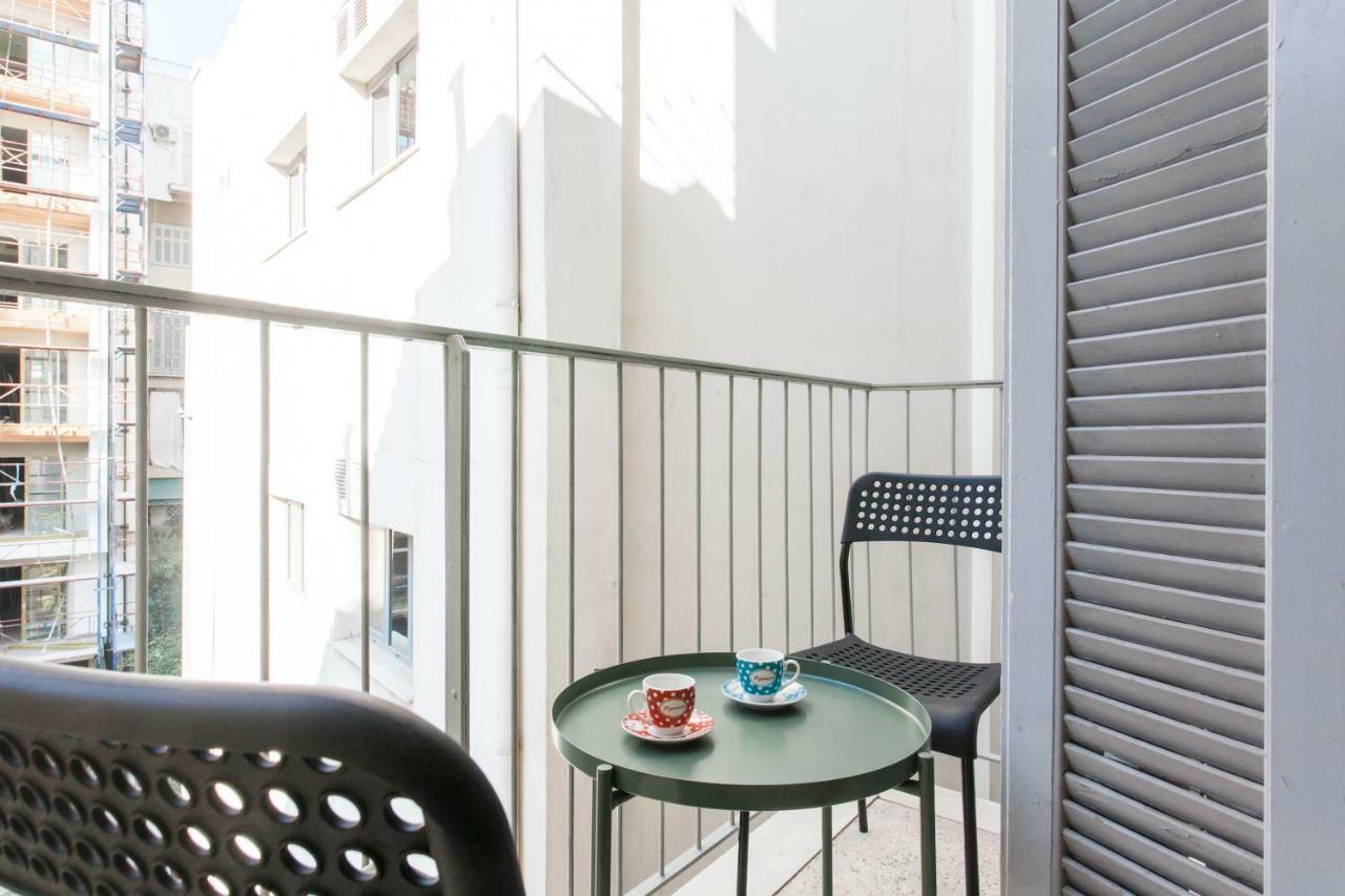 Modern Antique Private Rooms With Shared Bathroom Near To Acropolis Museum And Metro Station Atenas Exterior foto